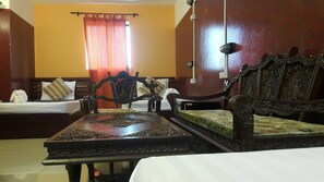 Triple Room (Shared Bathroom) | Wi-Fi de cortesia