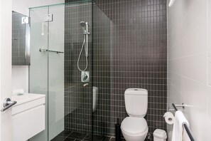Bathroom - A PERFECT STAY - Quiksilver Apartments (Byron Bay)
