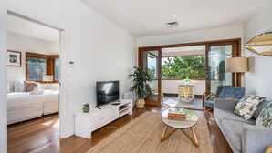 Living area - A PERFECT STAY - Quiksilver Apartments (Byron Bay)