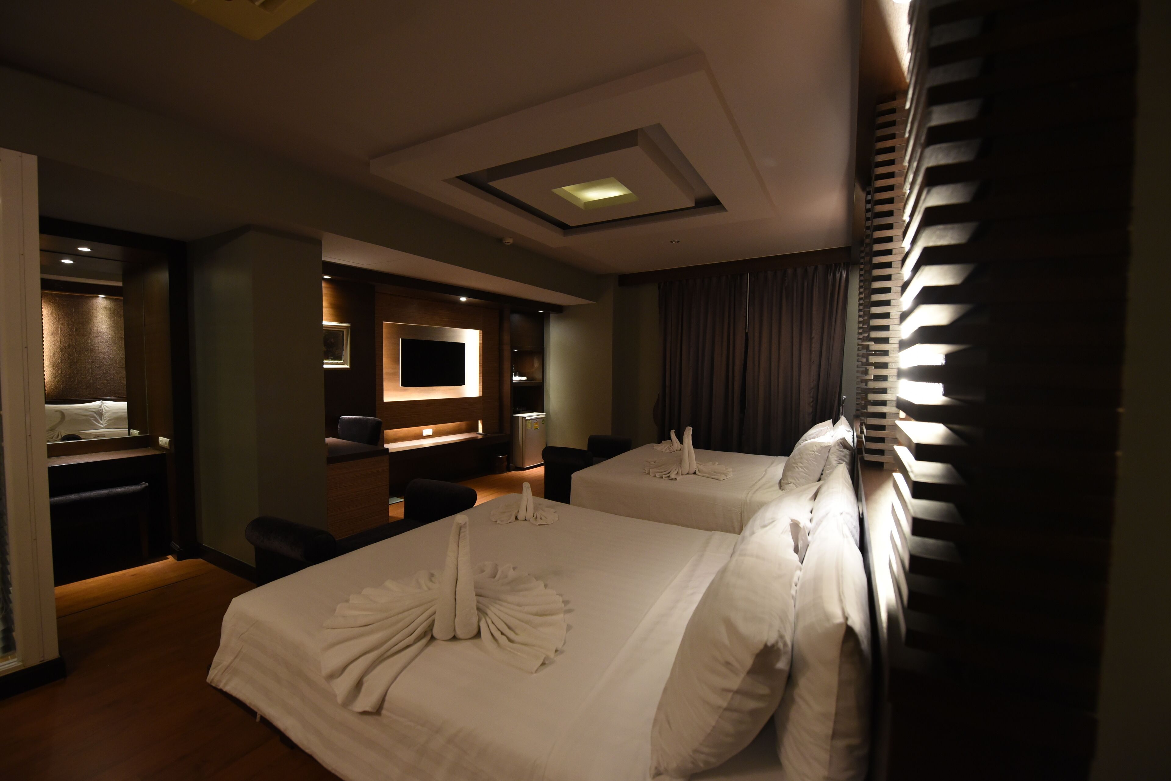 Family Room | Minibar, desk, blackout drapes, soundproofing