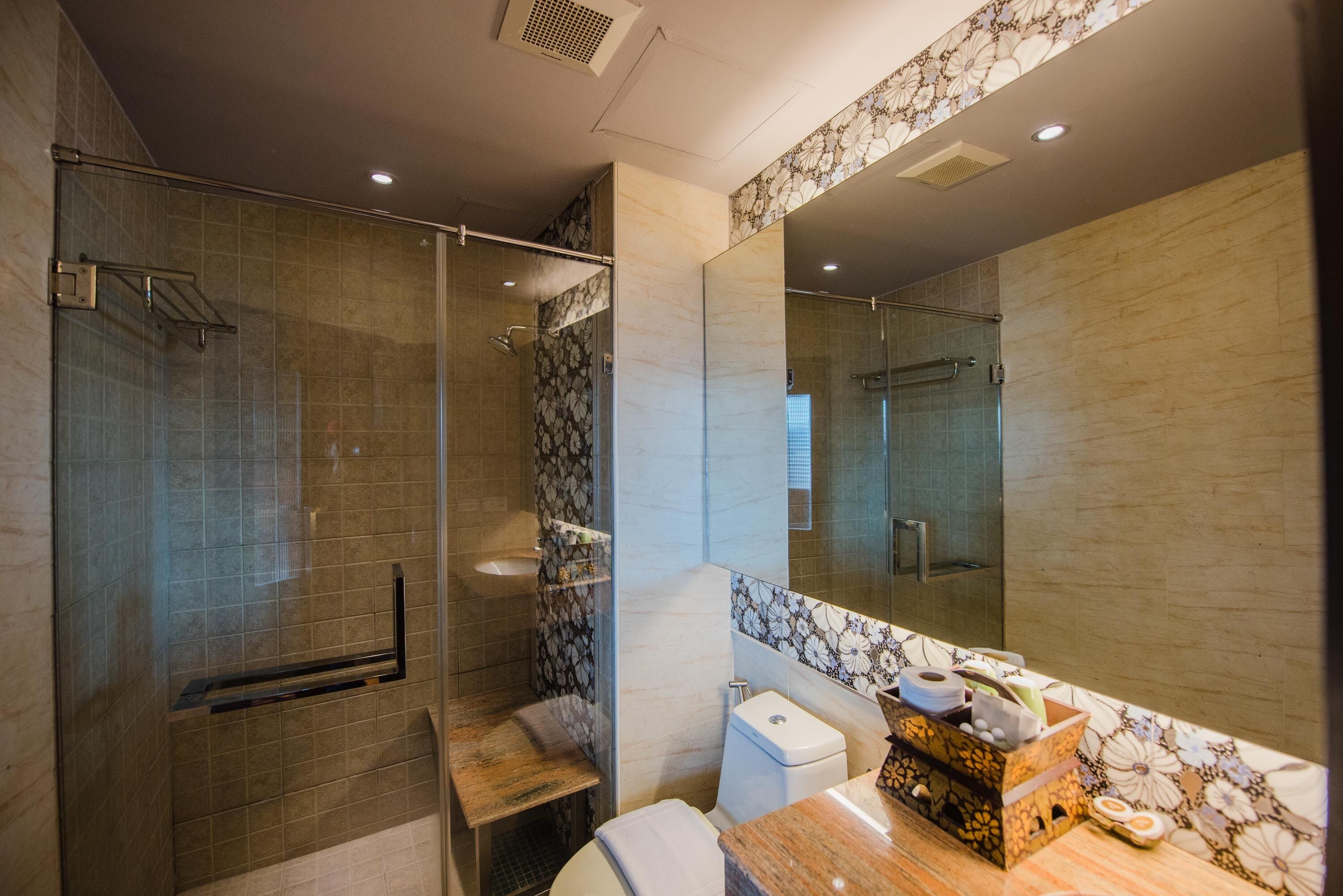 superior room | bathroom | shower, free toiletries, hair dryer, towels