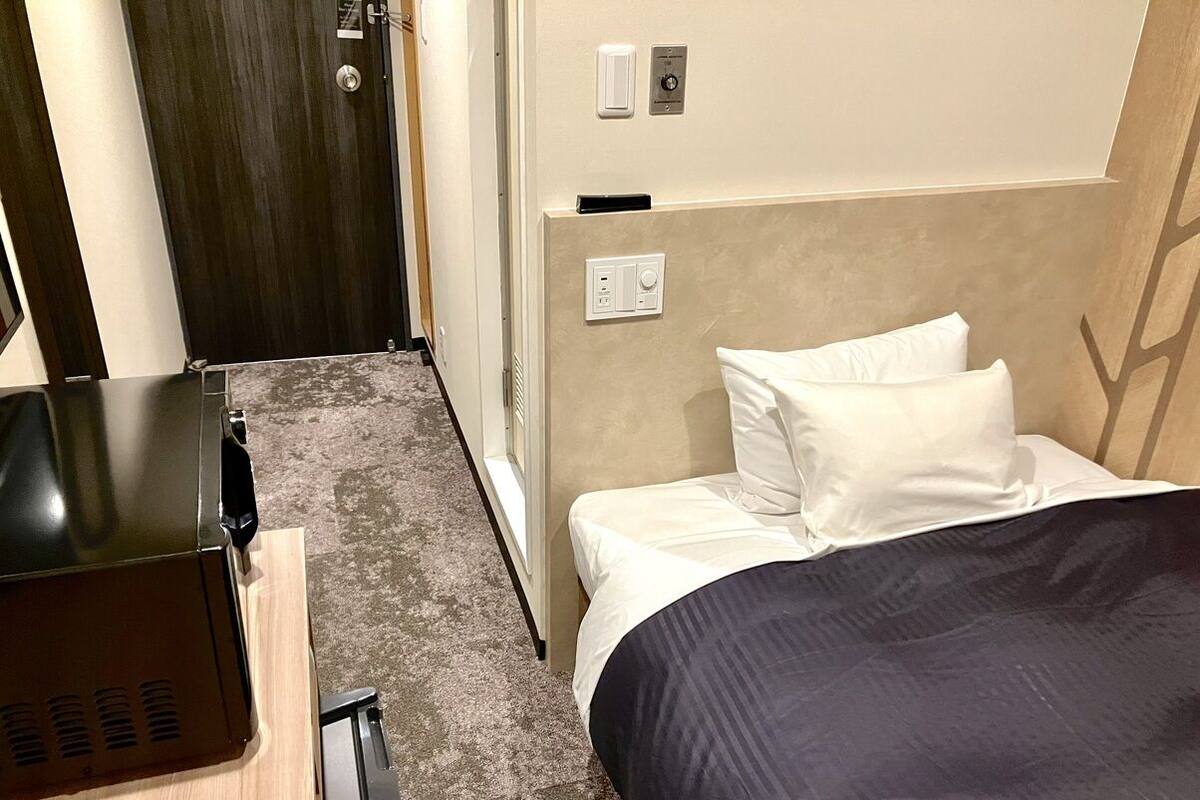 Desk, WiFi (free), bed sheets
