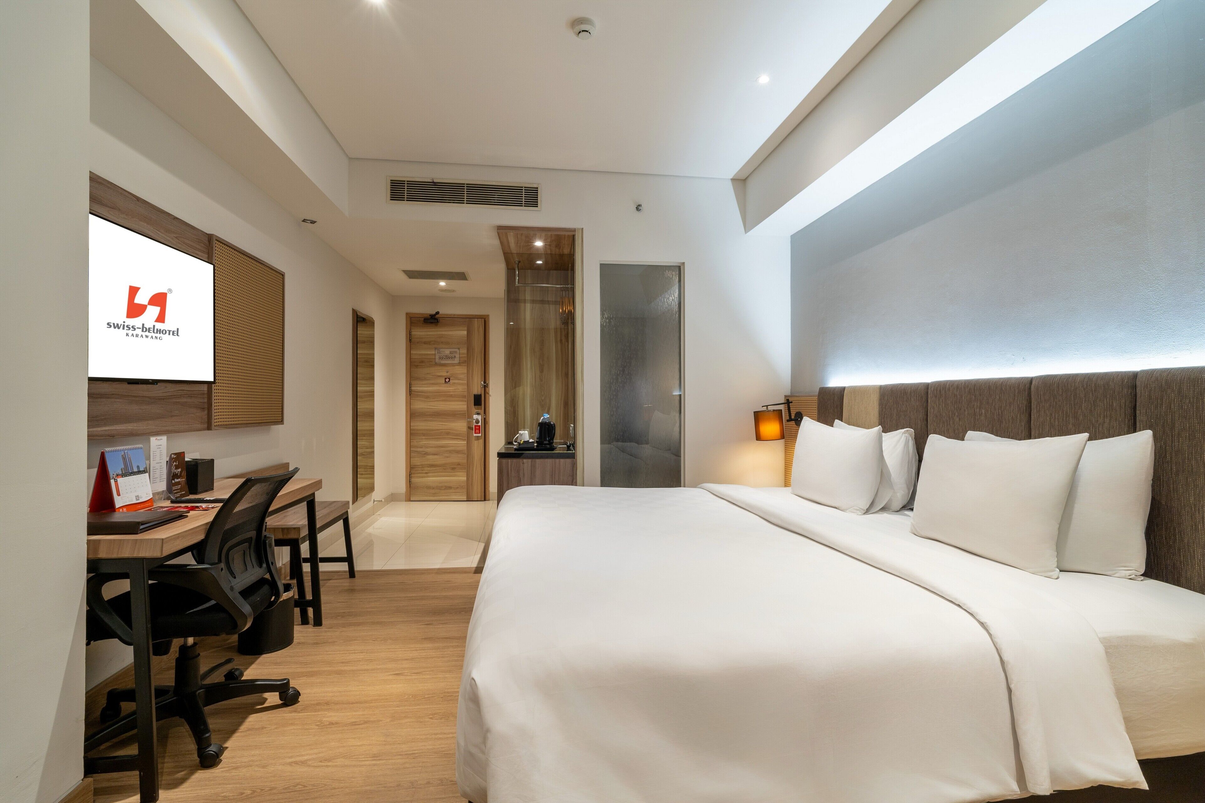 Quarto superior, 1 cama Queen | Frigobar, cofres nos quartos, escrivaninha