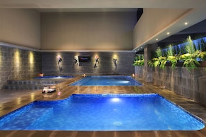 Indoor spa tub