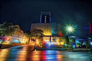 Exterior - Swiss-Belhotel Karawang (Karawang)