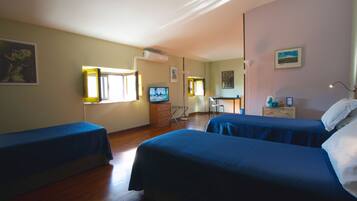 Triple Room | Premium bedding, minibar, individually furnished, desk