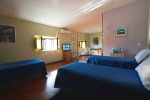 Triple Room | Premium bedding, minibar, individually furnished, desk