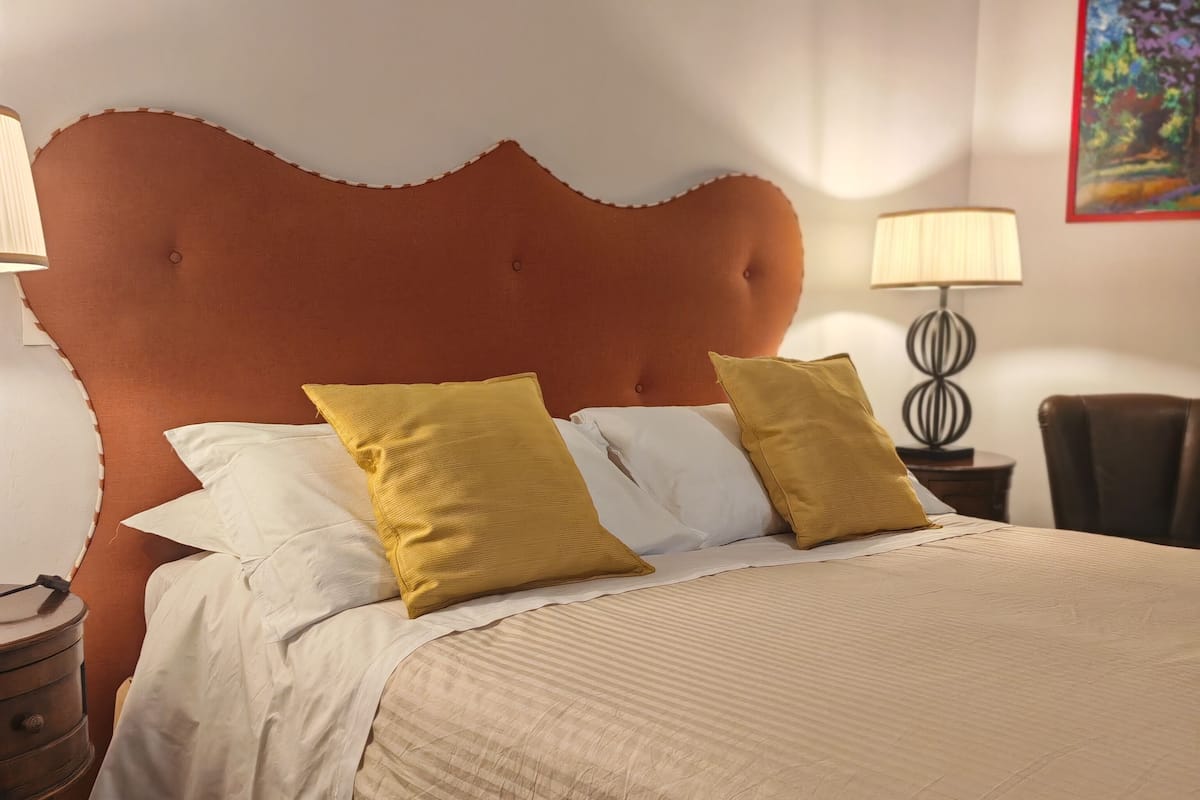 標準雙人房 | 高級寢具、迷你吧、獨特裝修、書桌