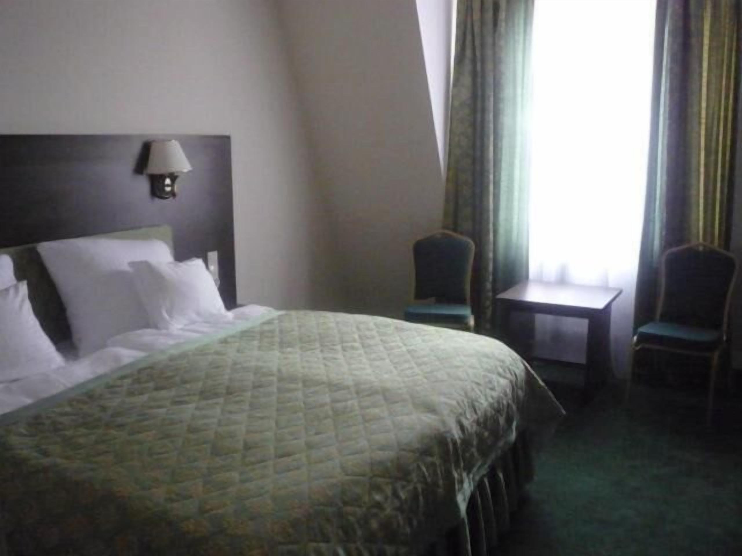 in-room safe, desk, laptop workspace, blackout curtains