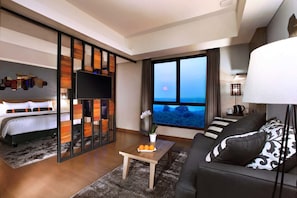 Suite | Living room | 42-inch LCD TV with satellite channels, TV - Harper Purwakarta by ASTON (Bungursari)