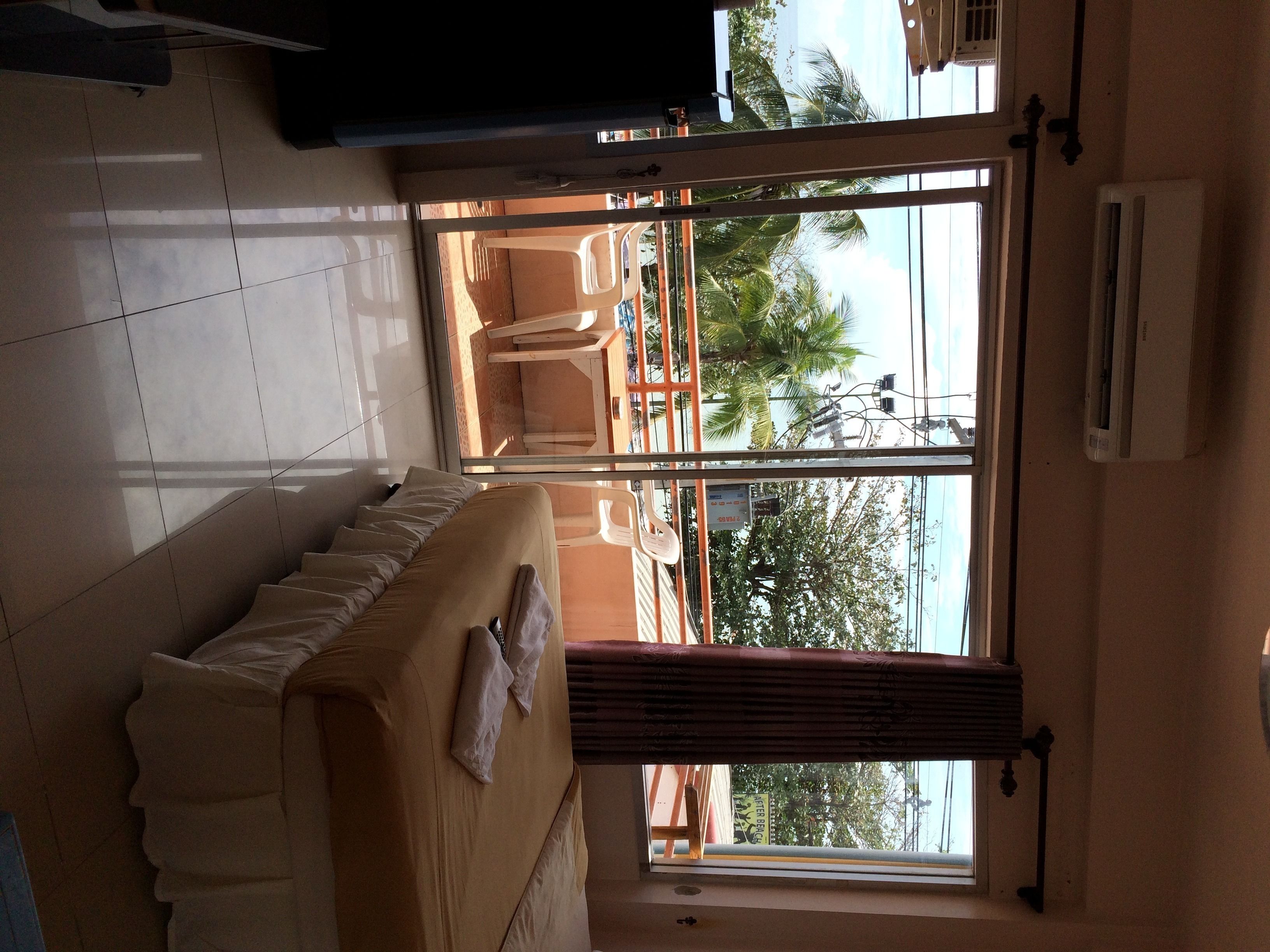 Superior Seaview | Desk, rollaway beds, free WiFi