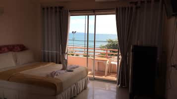 Desk, rollaway beds, free WiFi