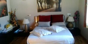 Double Room, 1 Double Bed, Shared Bathroom | Blackout curtains, iron/ironing board, free WiFi