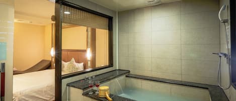 Green Travel Room - Spring Suite | Bathroom | Combined shower/tub, spring water tub, hair dryer, slippers