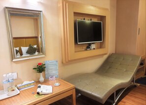 Down comforters, blackout drapes, soundproofing, free WiFi - Chyuan Du Spring Resort (Taipei)