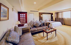 Chyuan Du Suite | Down comforters, blackout drapes, soundproofing, free WiFi - Chyuan Du Spring Resort (Taipei)