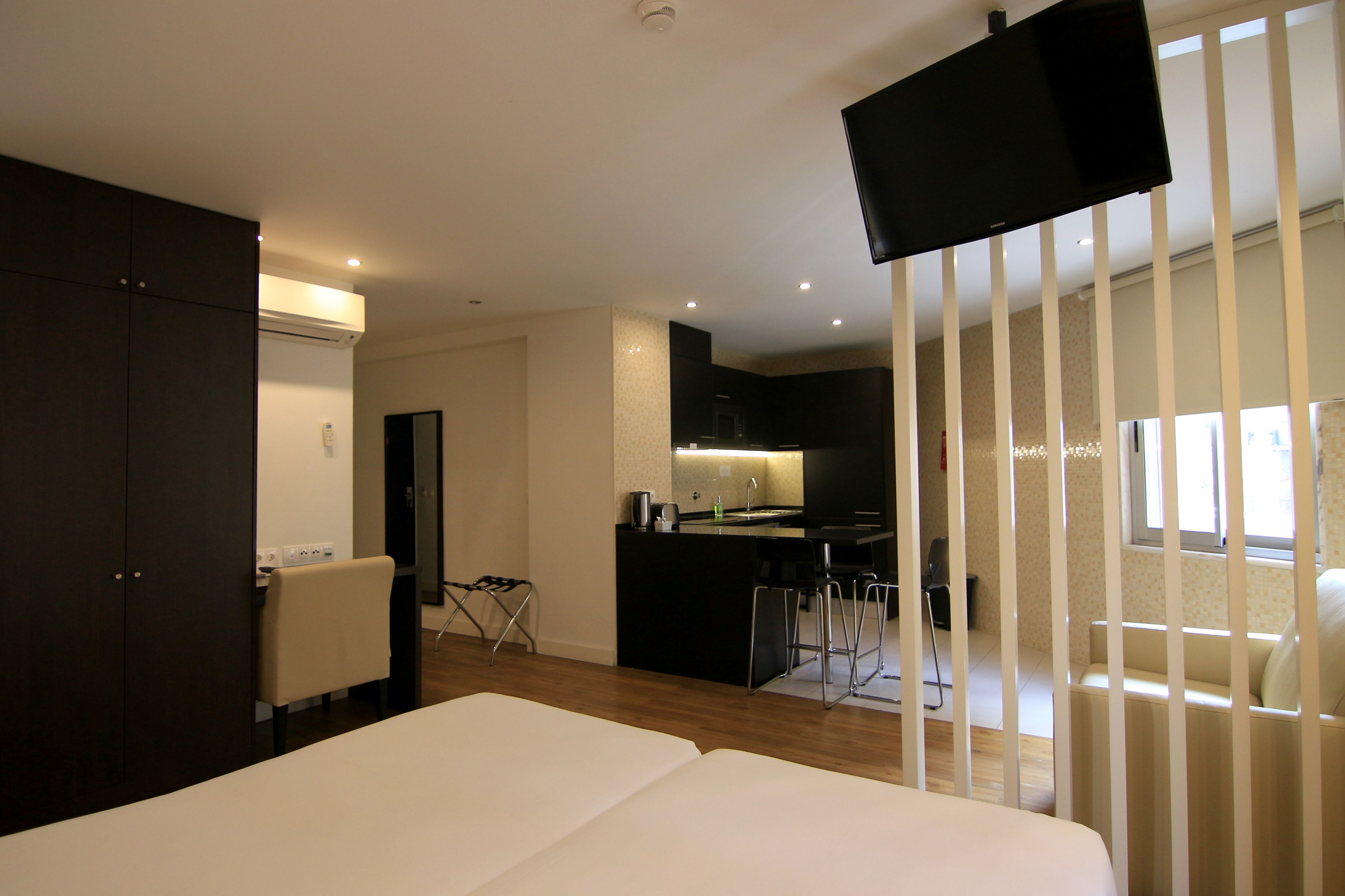 in-room safe, desk, soundproofing, free wifi