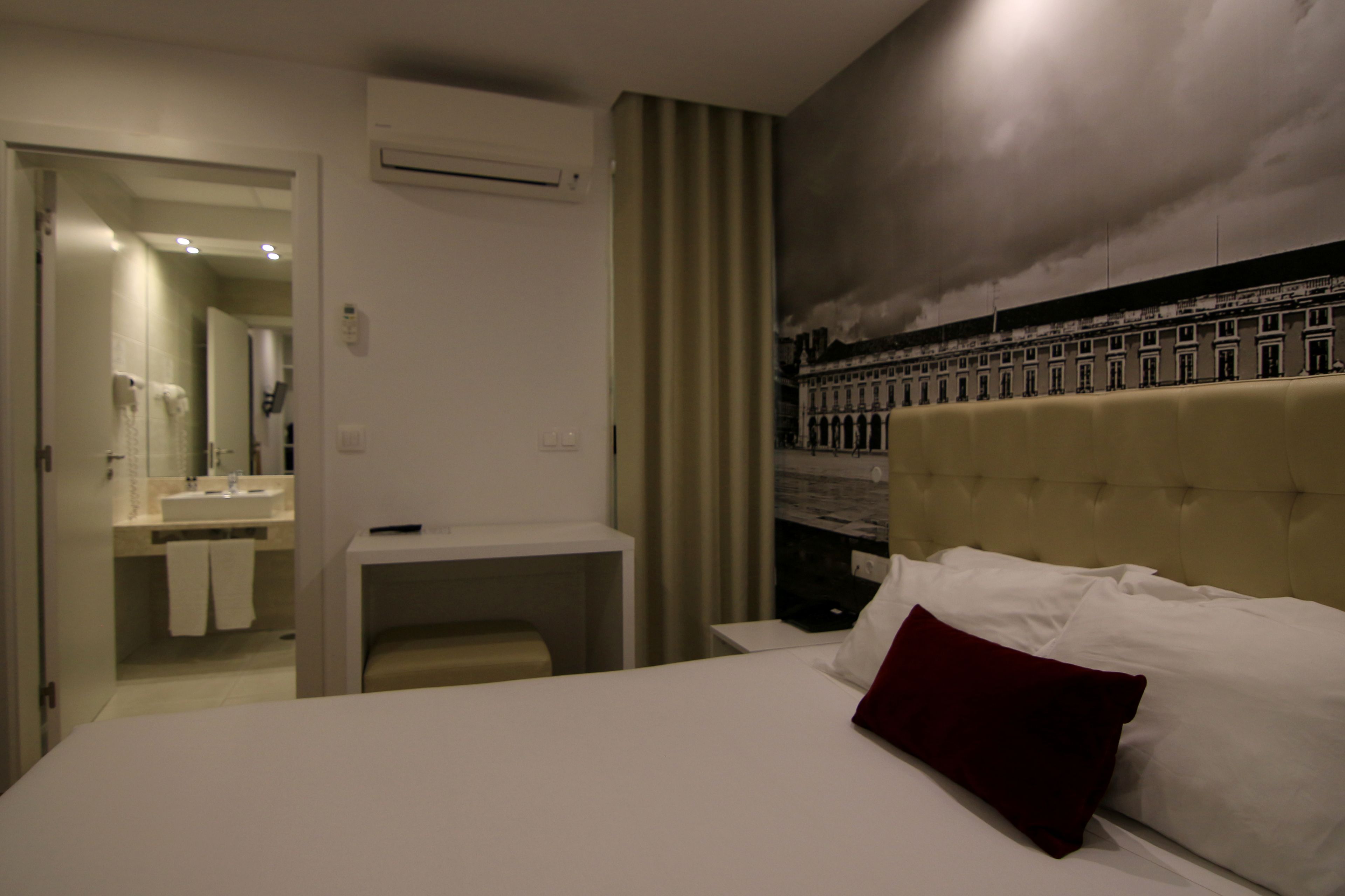 double room without kitchenette | in-room safe, desk, soundproofing, free wifi