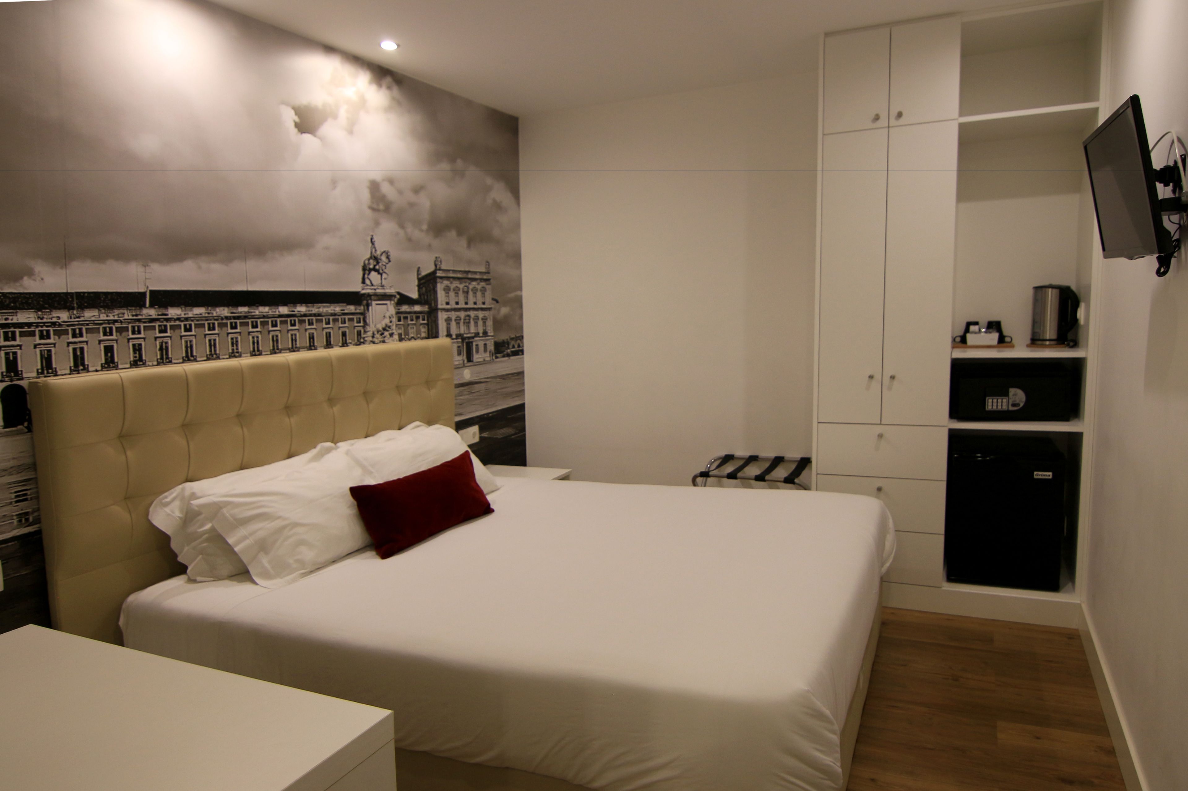 double room without kitchenette | in-room safe, desk, soundproofing, free wifi