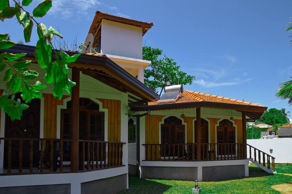 Beach front bungalow with ocean view | Premium bedding, minibar, in-room safe, desk
