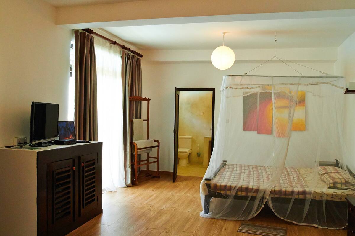 Premium bedding, minibar, in-room safe, desk