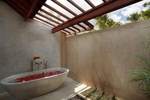 Pool Villa with Rice Field View and Complimentary Afternoon Tea (Free 1x Floating Breakfast or Mini) | Deep soaking bathtub
