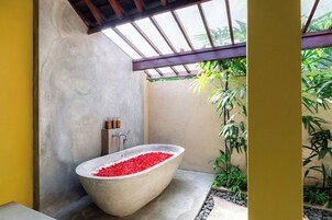 Bañera y ducha independientes, artículos de tocador gratuitos