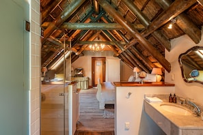Manor House - Room 5 | Baño | Toallas