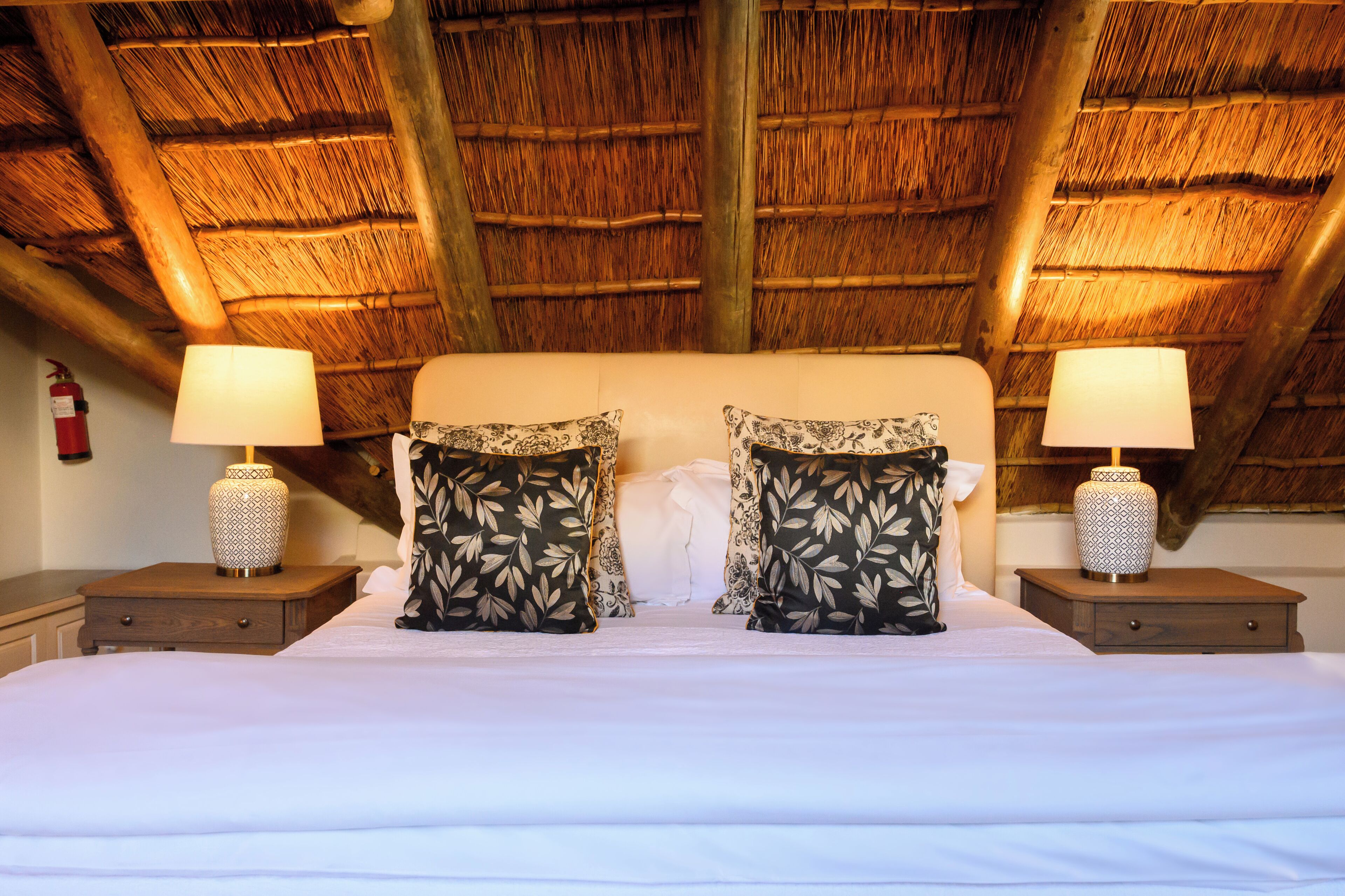 Manor House room 5 | In-room safe, desk, iron/ironing board (on request), WiFi (free)