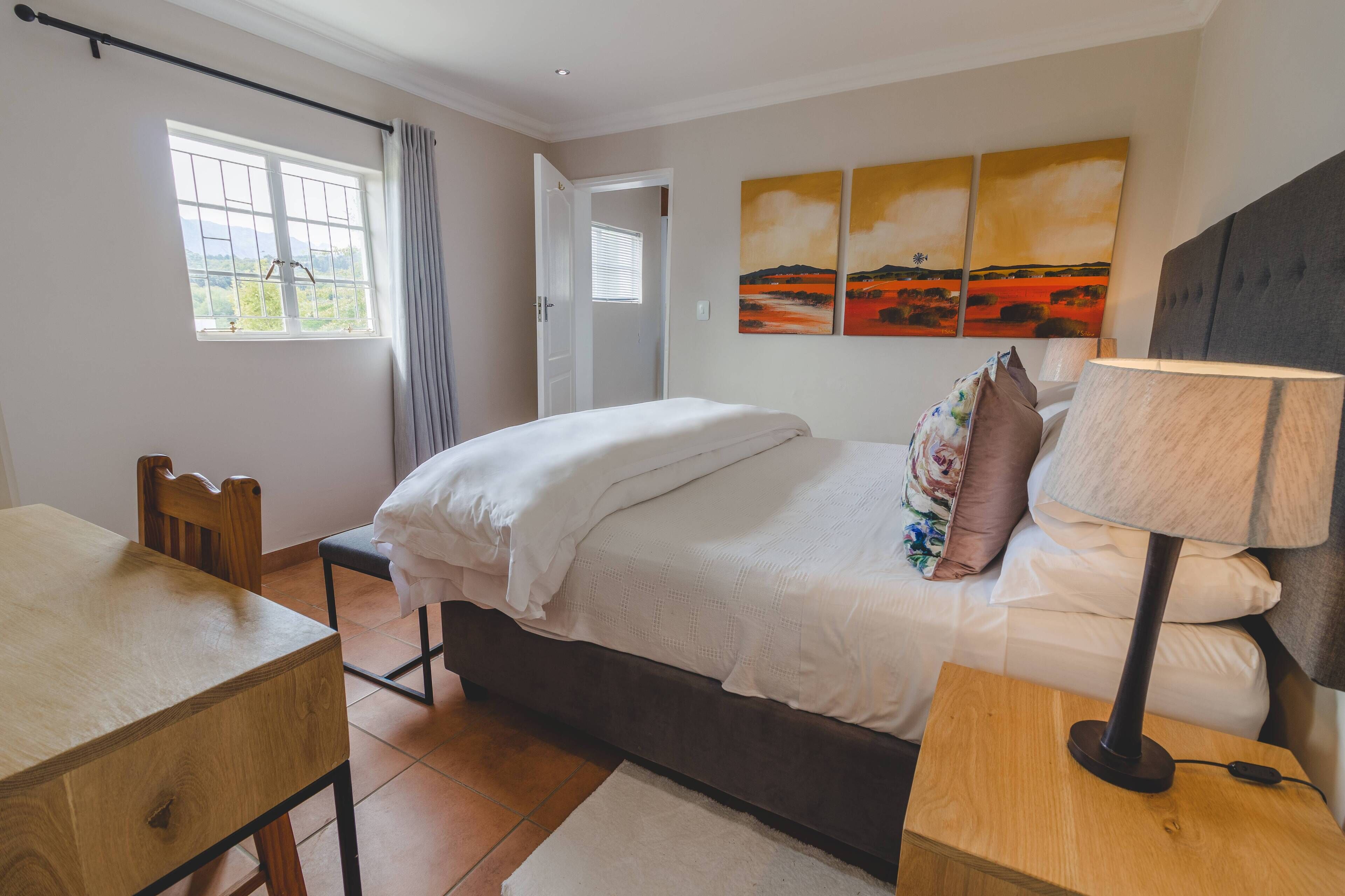 Coffres-forts dans les chambres, bureau, fer et planche à repasser