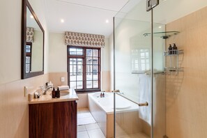 Vineyard Cottage 3 | 浴室 | 毛巾