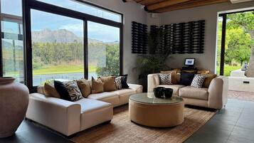 Breakfast, lunch served; international cuisine, garden views