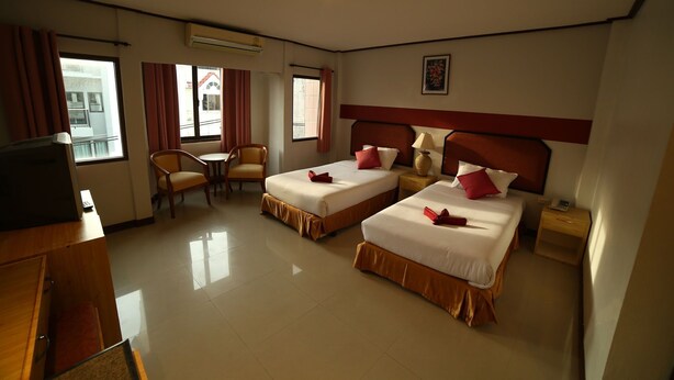 In-room safe, cribs (free), rollaway beds (surcharge), WiFi (free) - Pro Andaman Place (Karon)