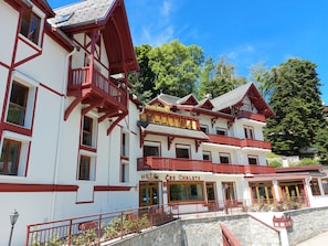 Front of property - Hôtel Les Chalets (Brides-les-Bains)