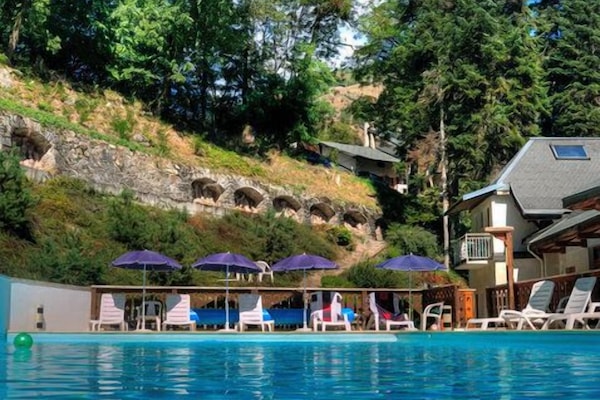 Seasonal outdoor pool, pool umbrellas, sun loungers