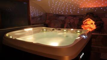 Indoor spa tub