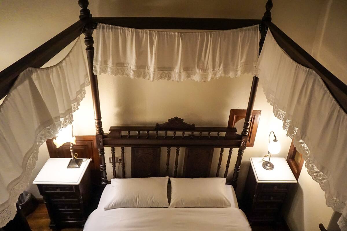 Superior suite, 1 slaapkamer, balkon, uitzicht op zee (Fireplace) | 2 slaapkamers, een strijkplank/strijkijzer, gratis wifi