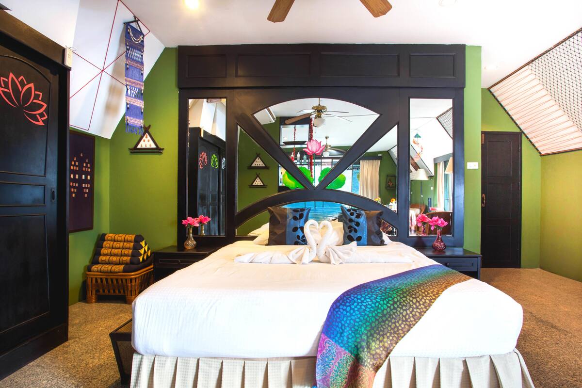 Deluxe Suite, 1 King Bed, Sea View