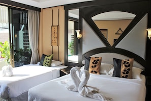 Family Triple Room | Minibar, in-room safe, desk, soundproofing - Kelly’s Residency (Patong)