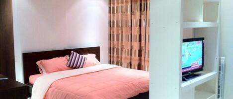 Studio | In-room safe, desk, free WiFi