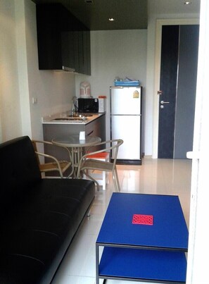 Studio | Ruang tamu | TV 