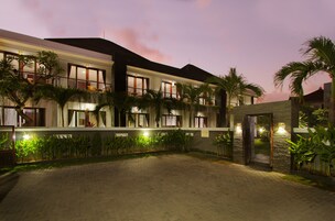 Front of property - evening/night