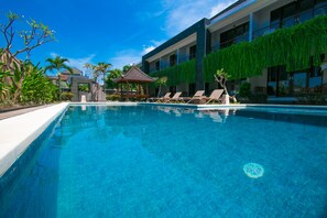 Outdoor pool, pool loungers