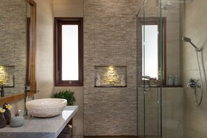 Free toiletries, hair dryer, towels, soap - The Secret Villas (Seminyak)