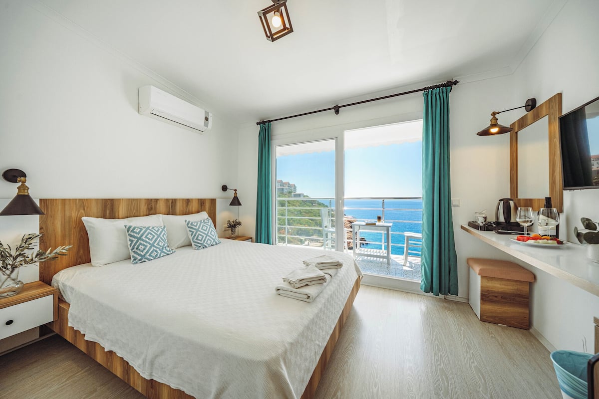 Classic Room, Balcony, Sea View | WiFi (free), bed sheets