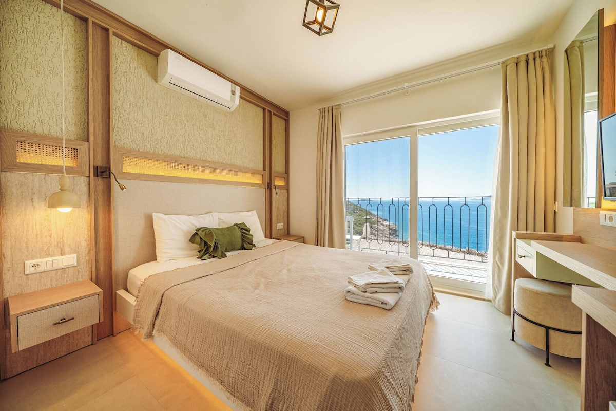 Standard Double Room, Balcony, Sea View | WiFi (free), bed sheets
