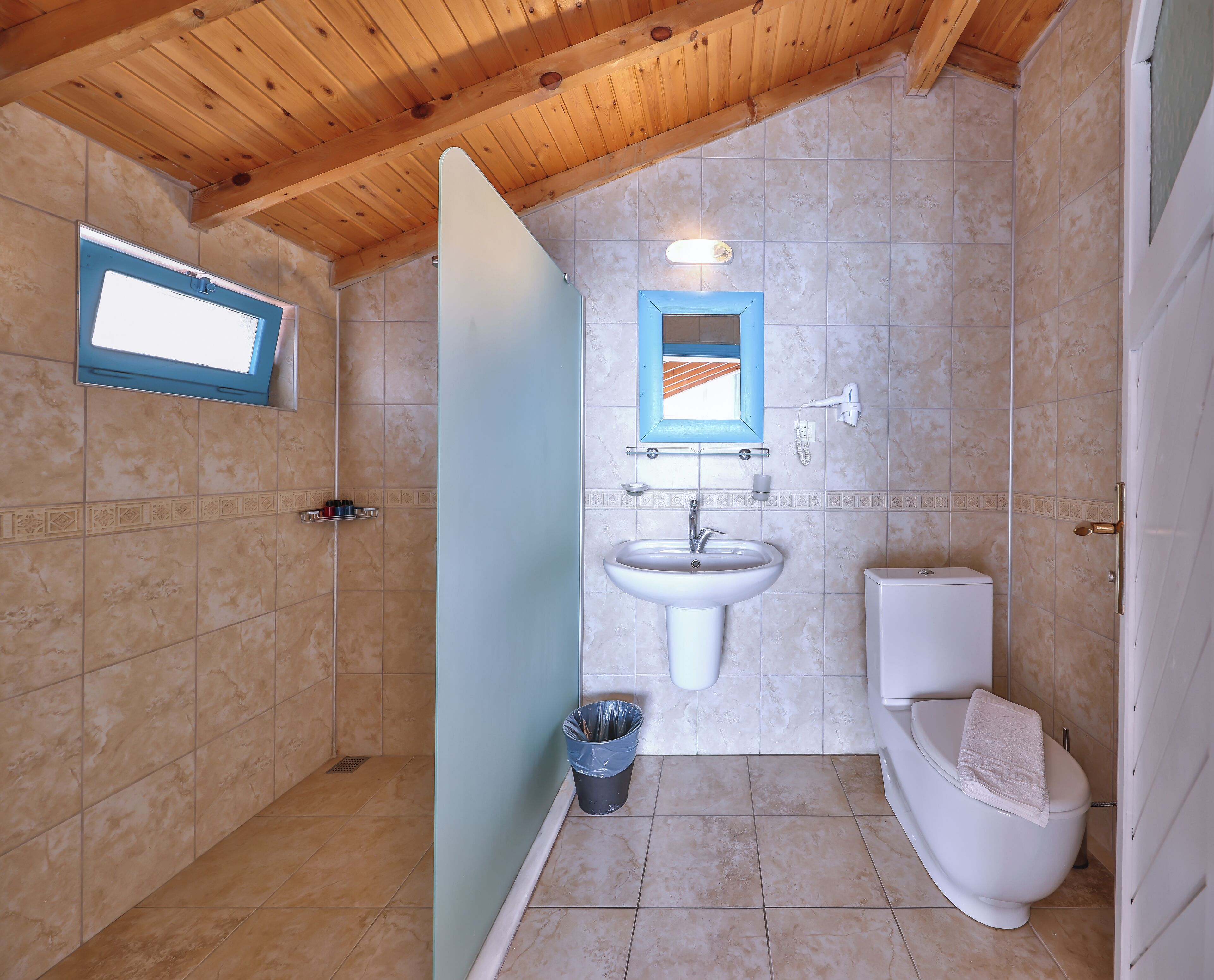 panoramic room, 1 double bed, balcony, sea view | bathroom | shower, free toiletries, hair dryer, towels