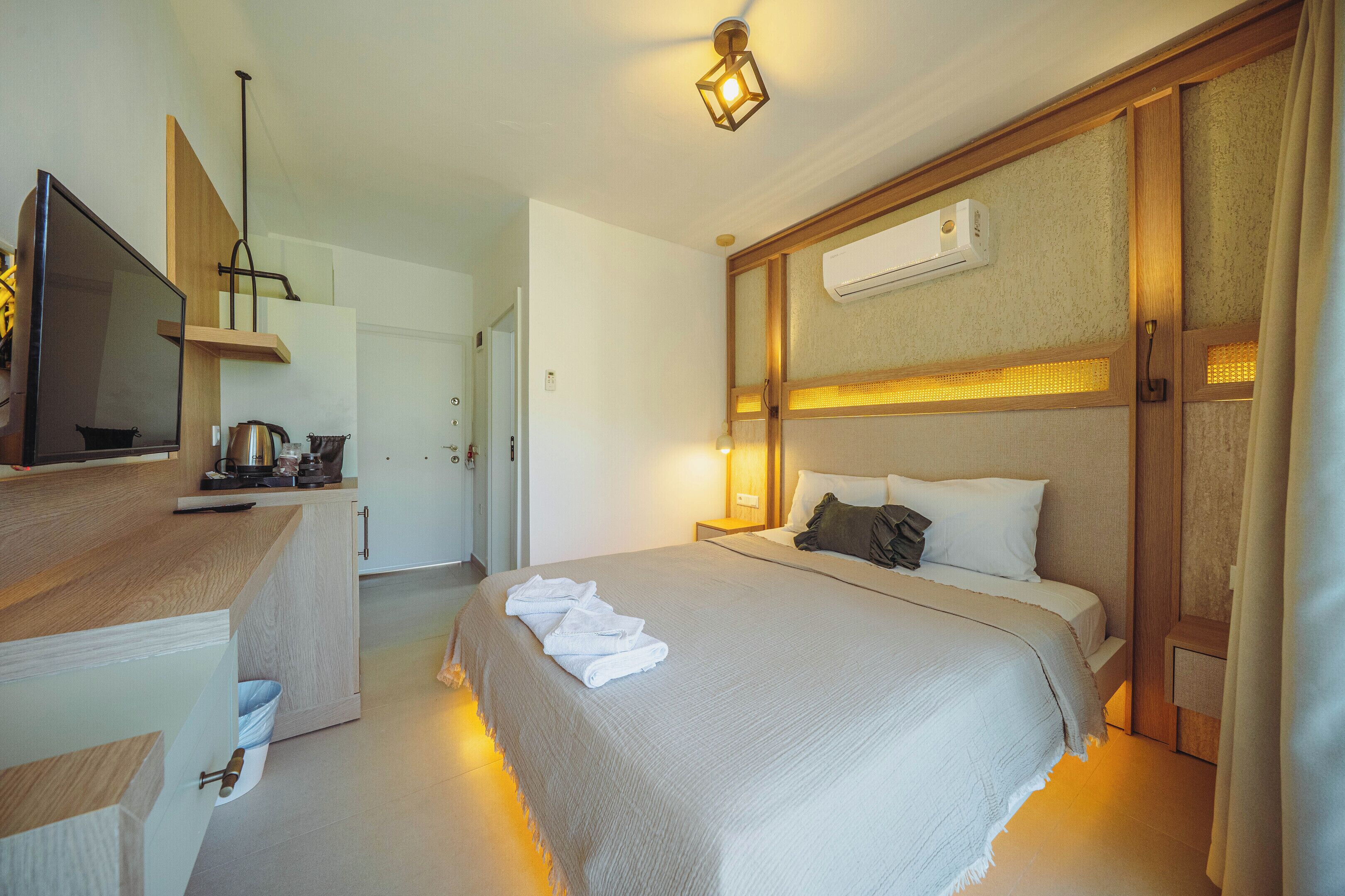 Habitación estándar doble, balcón, vistas al mar | Wifi gratis y ropa de cama