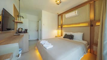 Habitación estándar doble, balcón, vistas al mar | Wifi gratis y ropa de cama