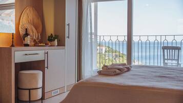 Panoramic Room, 1 Double Bed, Balcony, Sea View | Free WiFi, bed sheets